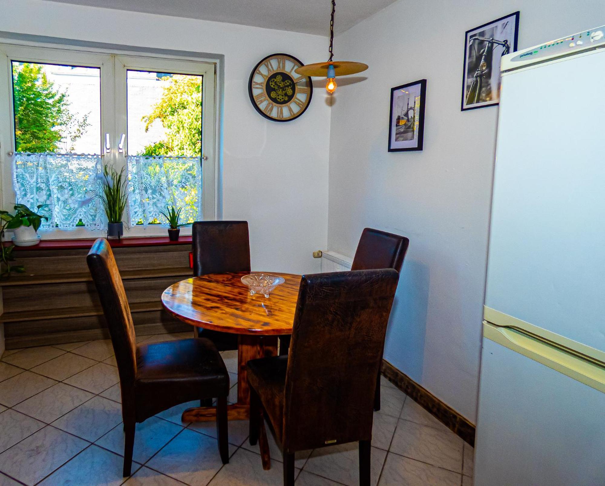 #121 Grosse, Gemuetliche In Remscheid-city *